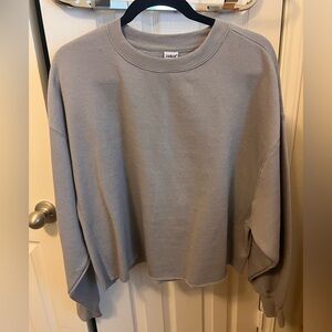 Women’s gray cropped sweatshirt